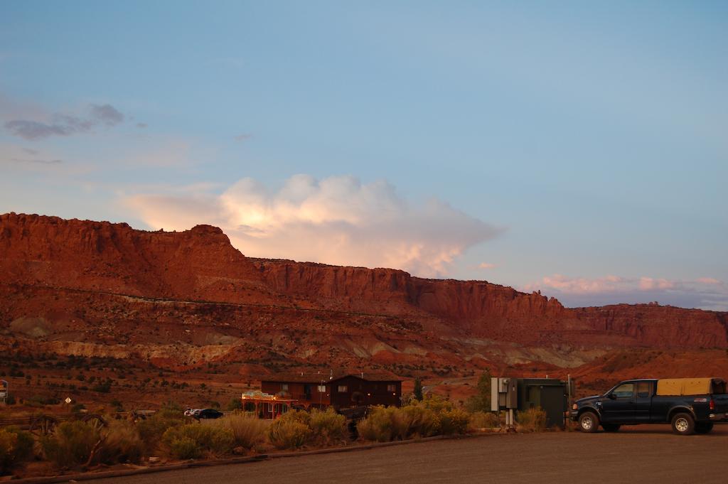 The Rim Rock Inn トーリー エクステリア 写真